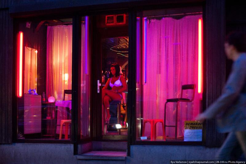 All cities in the world from kaku Queens of Red Lights Rare Photos