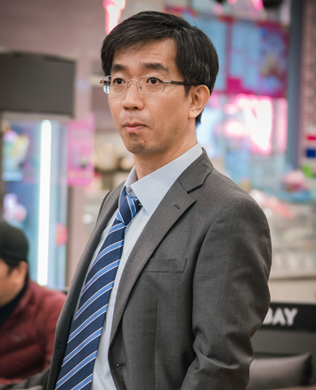 Lee Hwa-ryongçç
§ç