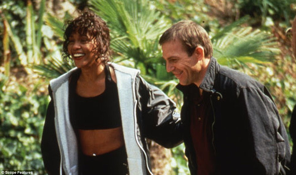 Costner disse de O Guarda-Costas: "Whitney estava nervoso e com medo que ela não era ¿t bom o suficiente para o papel. Um monte de homens poderia ter desempenhado o meu papel. Mas você Whitney fosse a única pessoa que poderia ter jogado Rachel Marron '