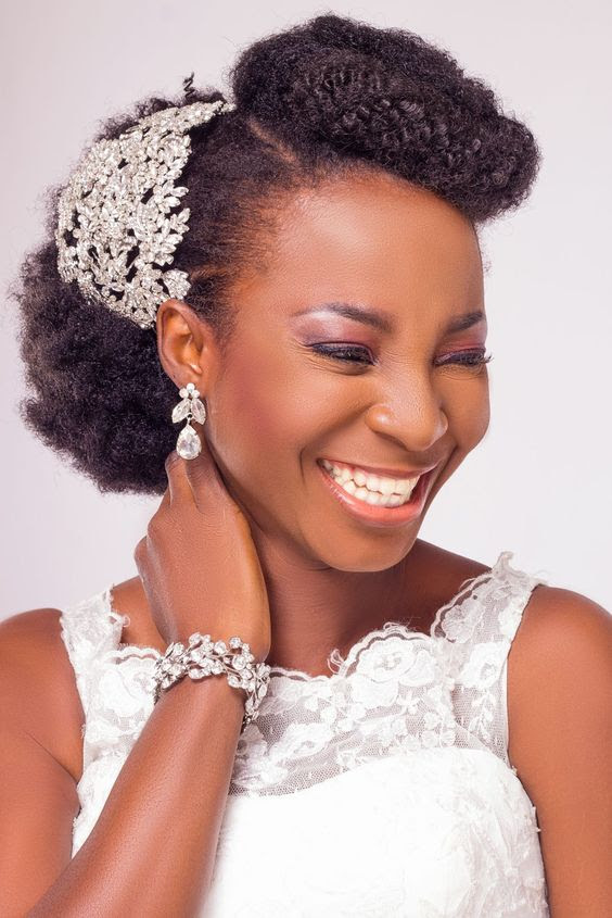 7 Superb Natural Hair Bridal Hairstyles For Summer Weddings