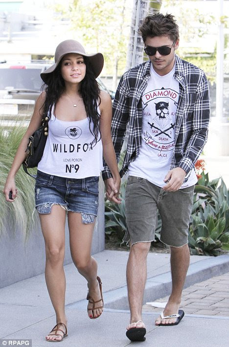 Zac Efron And Vanessa Hudgens At Beach 