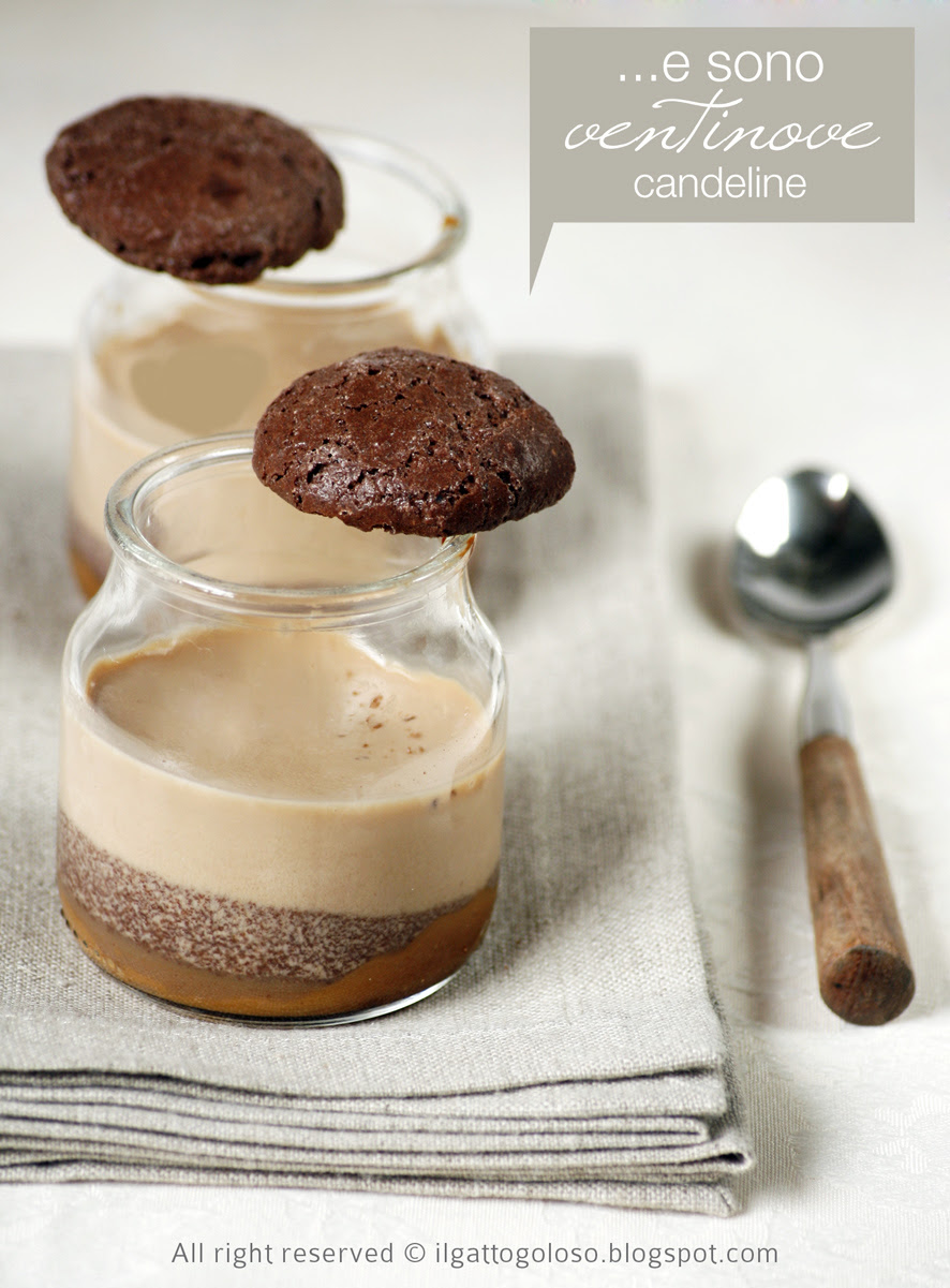 Panna cotta al caffé, amaretti al cacao e dulce de leche