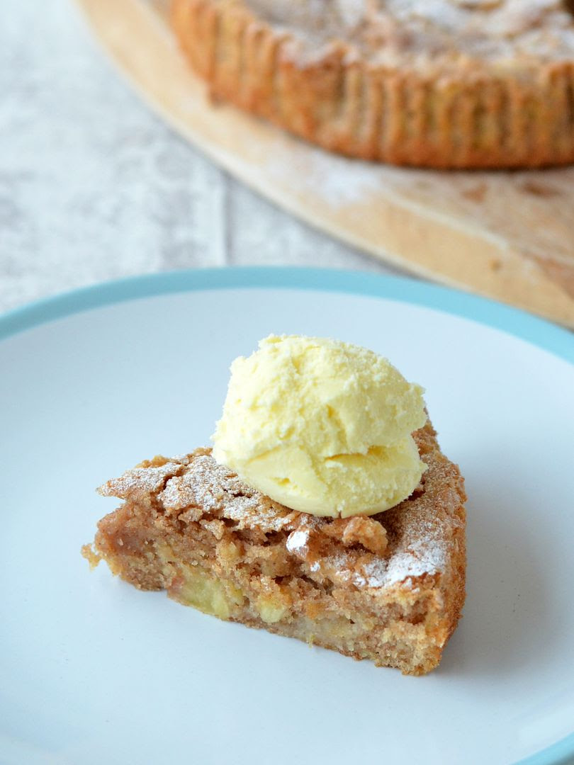 Quick and Tasty All-in-One Cinnamon Apple Cake
