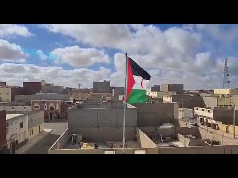 Vídeo | La bandera de la República Saharaui ondea en la azotea de la casa de Sultana Jaya en los territorios ocupados.