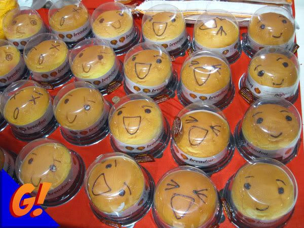 I don't need my bread giving me faces while I bite into them, thank you very much. Breadou Toycon 2009