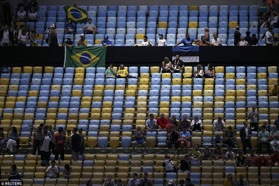 Brasil tem lutado para vender assentos para a cerimônia de abertura de prestígio, com muitos deixada sem preenchimento no momento da cerimônia teve início