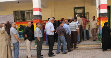 طوابير ناخبين أمام اللجان