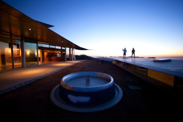 http://inhabitat.com/wp-content/blogs.dir/1/files/2011/06/747-Wing-House-David-Hertz-Architects-6.jpg