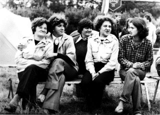 Jantar, od lewej Irena Majewska, Maria Rudnik-Rutkowska, Maria Sobieraj, Barbara Kwiecińska (około 1970 roku).