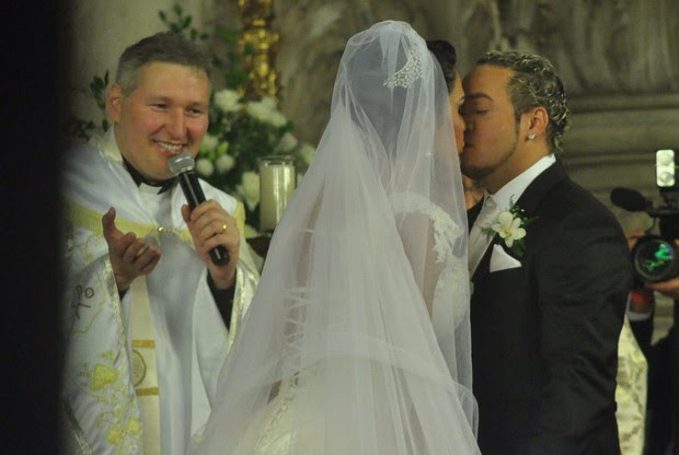Belo e Gracyanne se casam (Foto: Roberto Teixeira/EGO) Belo e Gracyanne se casam (Foto: Roberto Teixeira/EGO)