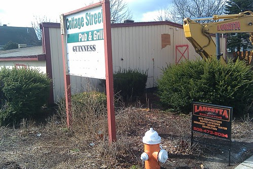 Franklin: Cottage St Pub & Grill