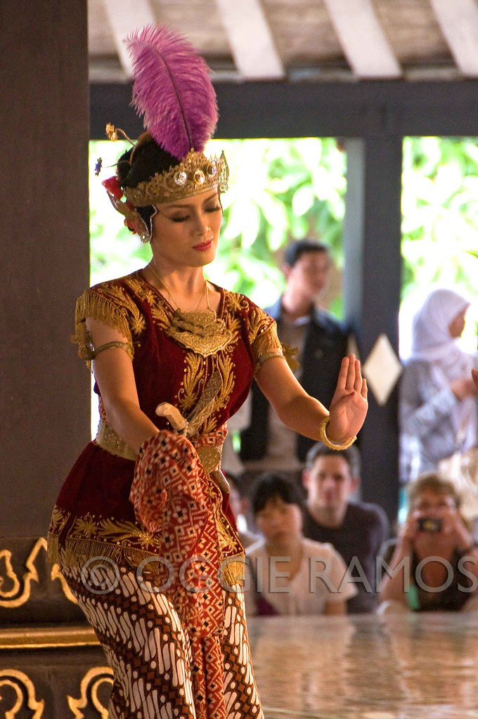 Indonesia - Tamansari Solo Dancer
