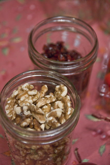 salad in a jar - ingredients - walnutscherries