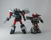 Transformers Streak Henkei (Silverstreak) - modo robot vs. G1 (by mdverde)