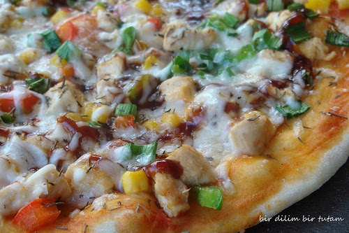 BIR DILIM BIR TUTAM Tavuklu pizza