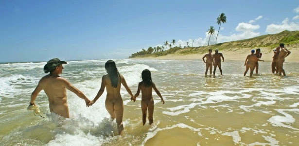 Praia de Massarandupió, na Bahia, que tem trecho destinado para a prática do naturismo
