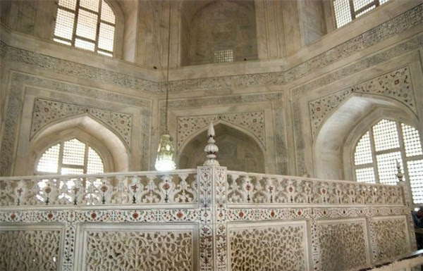 Interior-Taj-Mahal-600x385