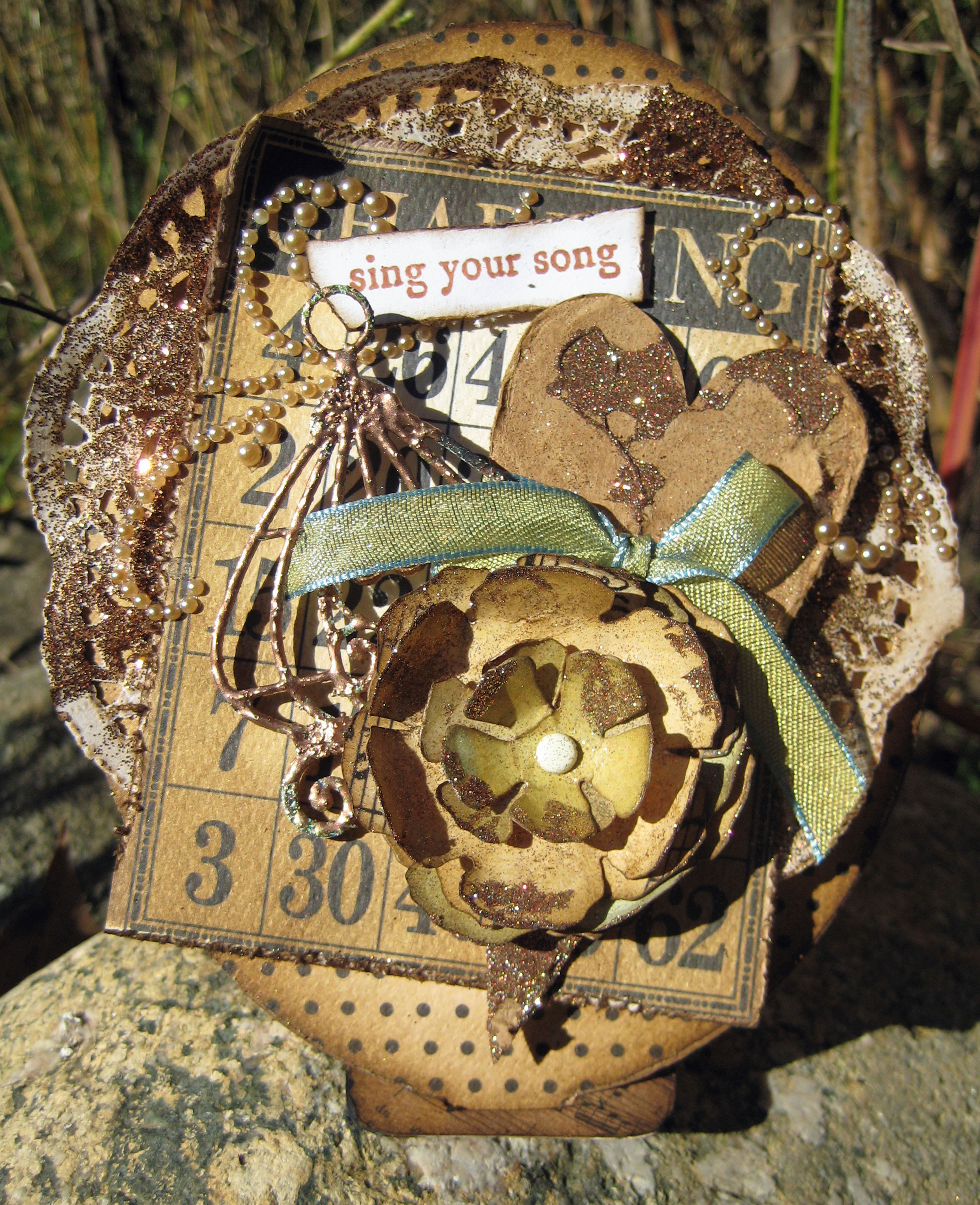 Art_Glitter_Globecraft_Memories_Easel_Card_linda_neff_photo1