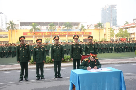 Toàn quân sôi nổi ra quân huấn luyện năm 2019