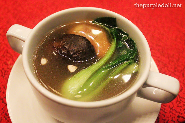 Double Boiled Chicken with Black Mushroom