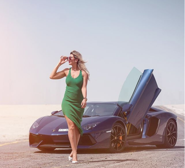 Hoa mắt với câu lạc bộ các quý cô chơi siêu xe ở Dubai: Cuộc sống quá ngắn để lái một chiếc xe nhàm chán - Ảnh 8. Hoa mắt với câu lạc bộ các quý cô chơi siêu xe ở Dubai: Cuộc sống quá ngắn để lái một chiếc xe nhàm chán - Ảnh 8.