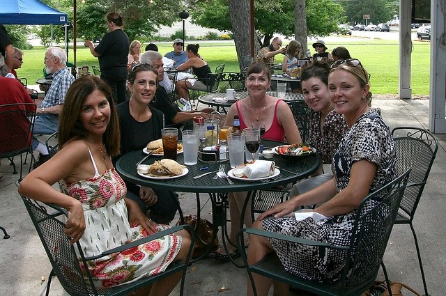 good friends good food-picnic