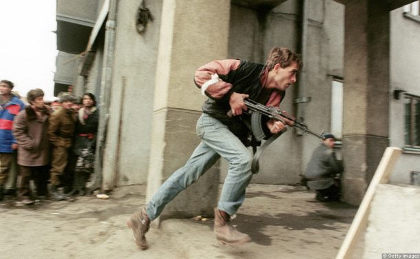 romanian-revolution-fighting-securitate-ak-47 romanian revolution fighting securitate ak-47