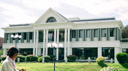 mauritius university logo