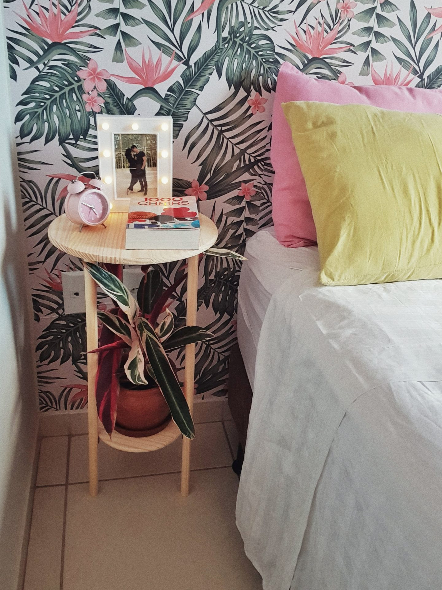 Diy: Mesa de cabeceira feita com formas de pizza