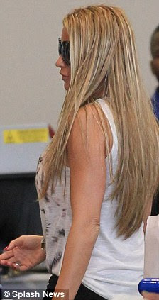 http://i.dailymail.co.uk/i/pix/2011/12/12/article-2072951-0F24D14D00000578-743_224x423.jpg