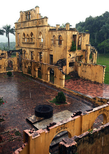 IMG_2022-w Kellie Castle - The court yard