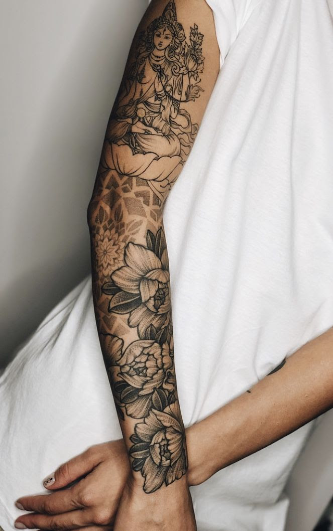 mandala ganzer frauen unterarm hindu vorlagen brazo tatouages femeninos jolis valeur autourdelafrance blumen dotwork sleevetattoos tatoeage damen traditional oberarm flowertattoo