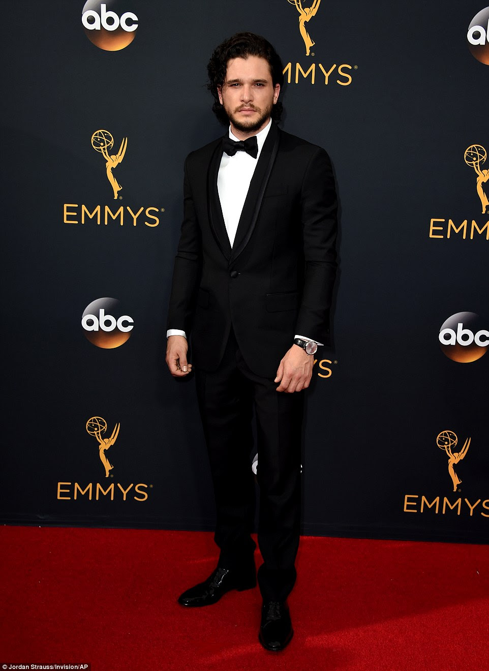 Hunky: Voando a bandeira para os homens britânicos foi Kit Harington galã que parecia arrojado em um smoking. Famoso por jogar Jon Snow no show, ele impressionou o tapete vermelho com seu excelente aparência