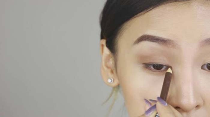 mystika-gia-efarmogi-eyeliner-paixnidaki-11