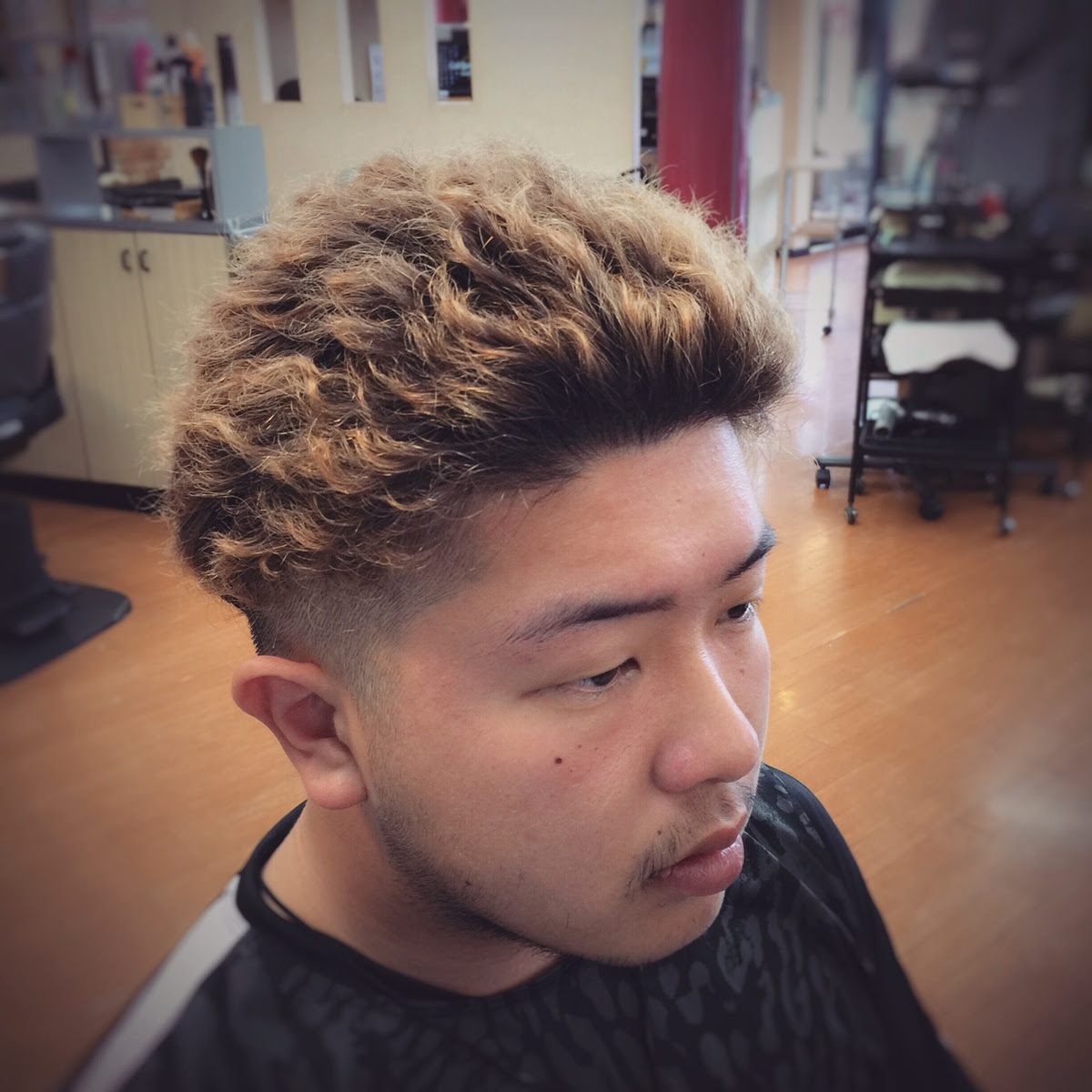 優雅 カーリー パーマ メンズ 人気のヘアスタイル