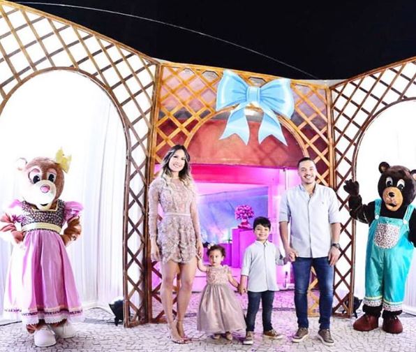 Wesley, mulher e filhos (Foto: Reprodução)