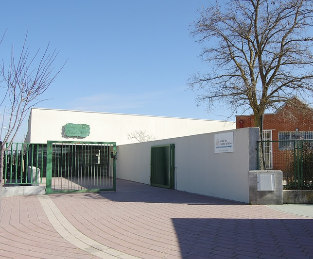 Colegio de Educación Infantil y primaria "Miguel Delibes" en Aldeamayor de San Martín
