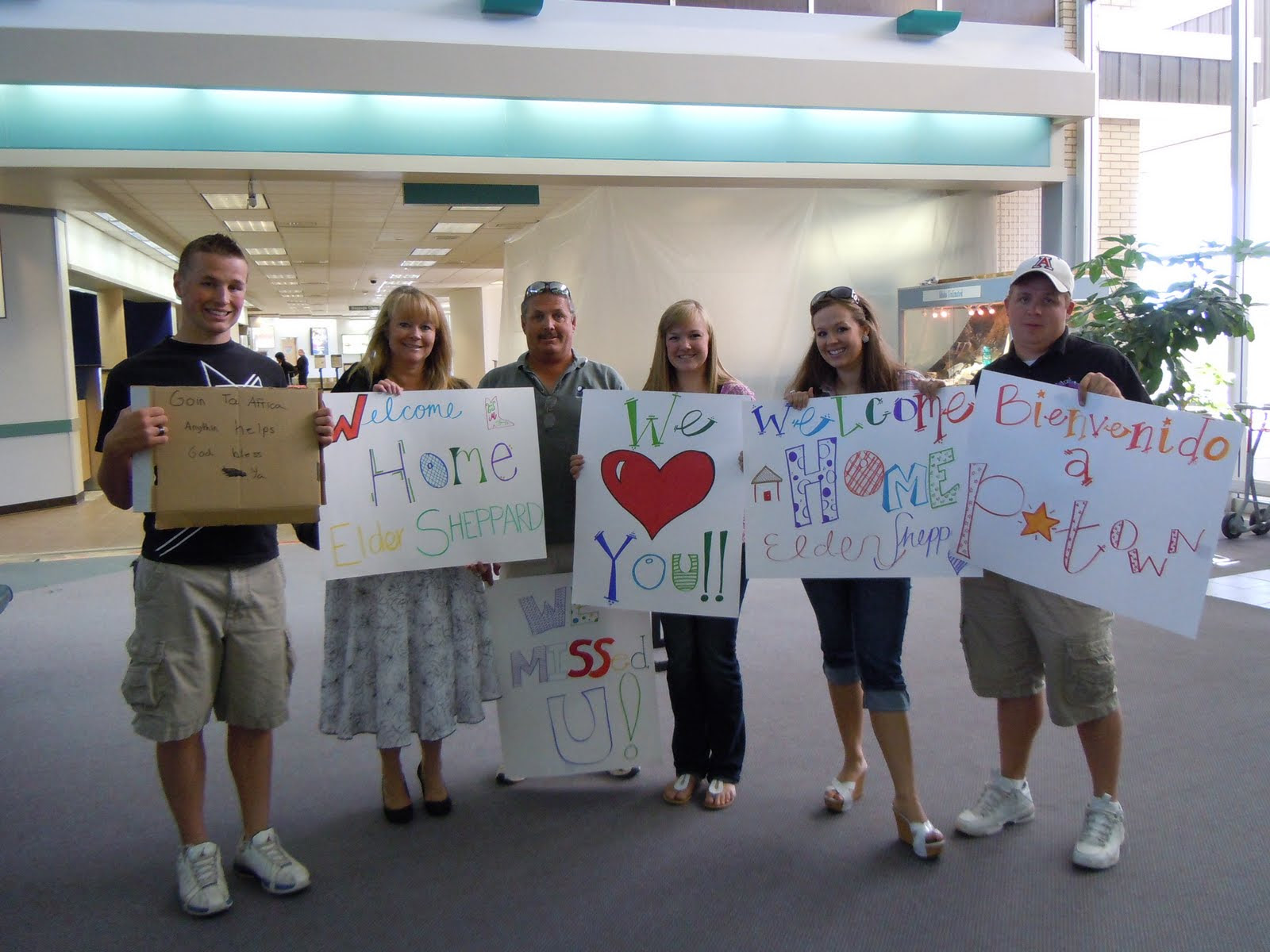 crmla-airport-funny-military-homecoming-signs