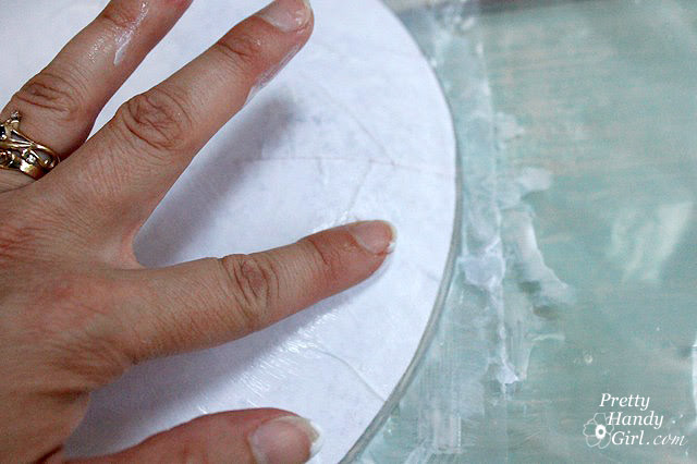 spreading_mod_podge_finger
