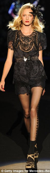 http://i.dailymail.co.uk/i/pix/2011/09/15/article-2037703-0DE5797100000578-923_196x671.jpg