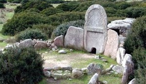Tomba dei Giganti di S’Ena e Thomes
