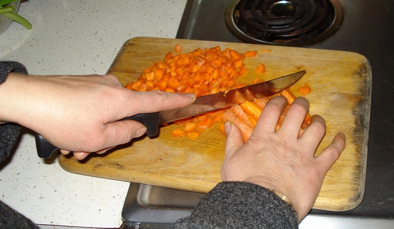 11 cutting carrots small cropped