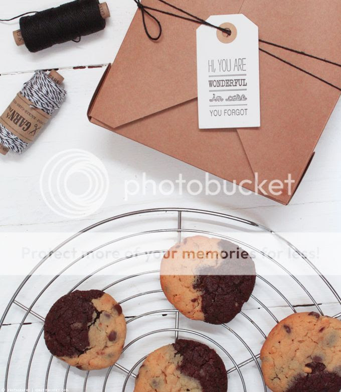 Dark Chocolate & Peanut Butter Cookies | whatinaloves.com Geschenke aus der Küche, Papierbox