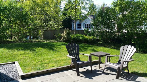 Central Park Garden Flat in the heart of Burnaby