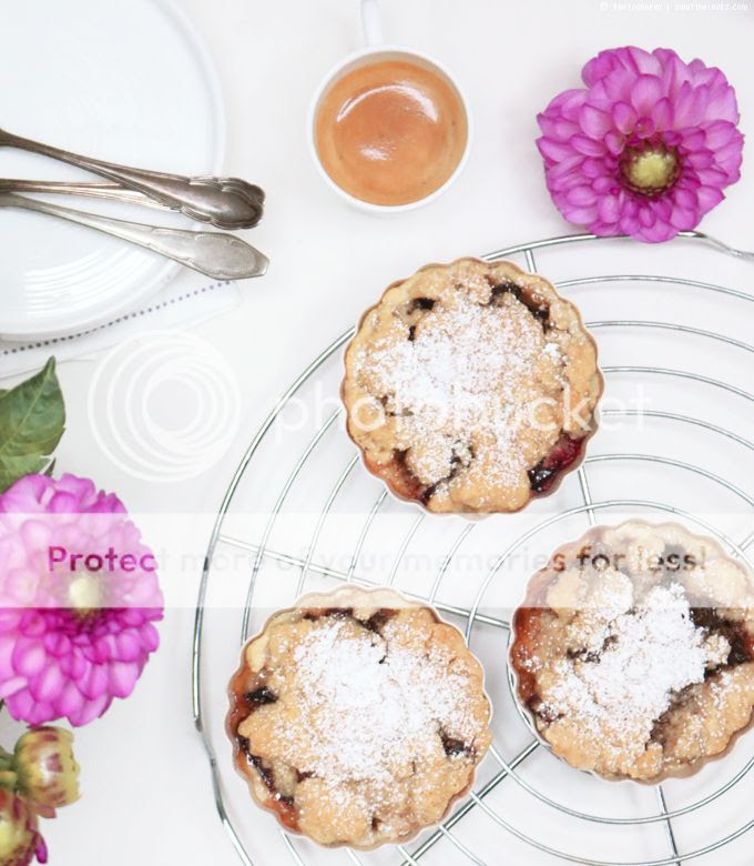 Pflaumen-Crumble-Tartelettes | whatinaloves.com