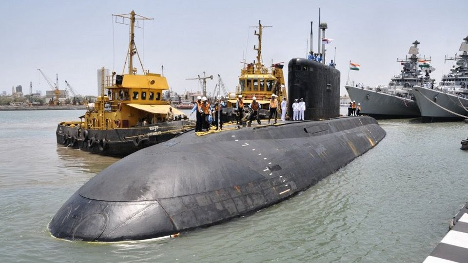 Vista de proa del INS «Sindhurakshak» el pasado abril en Mumbai (Foto: Astilleros Zvezdochka) Vista de proa del INS «Sindhurakshak» el pasado abril en Mumbai (Foto: Astilleros Zvezdochka)