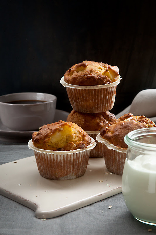apple-yogurt muffins