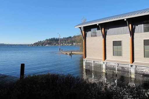 Private Waterfront Cabin on Lake Washington