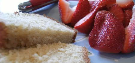 pound cake strawberries
