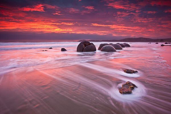 Sunrise Over The Moeraki Boulders Sunrise Over The Moeraki Boulders